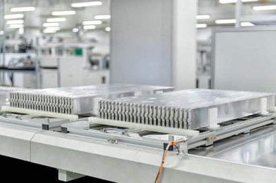 中國(guó)領(lǐng)銜，特斯拉倒戈，全球汽車(chē)動(dòng)力電池將重回磷酸鐵鋰時(shí)代？